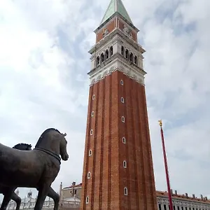 Essence Of Veneza